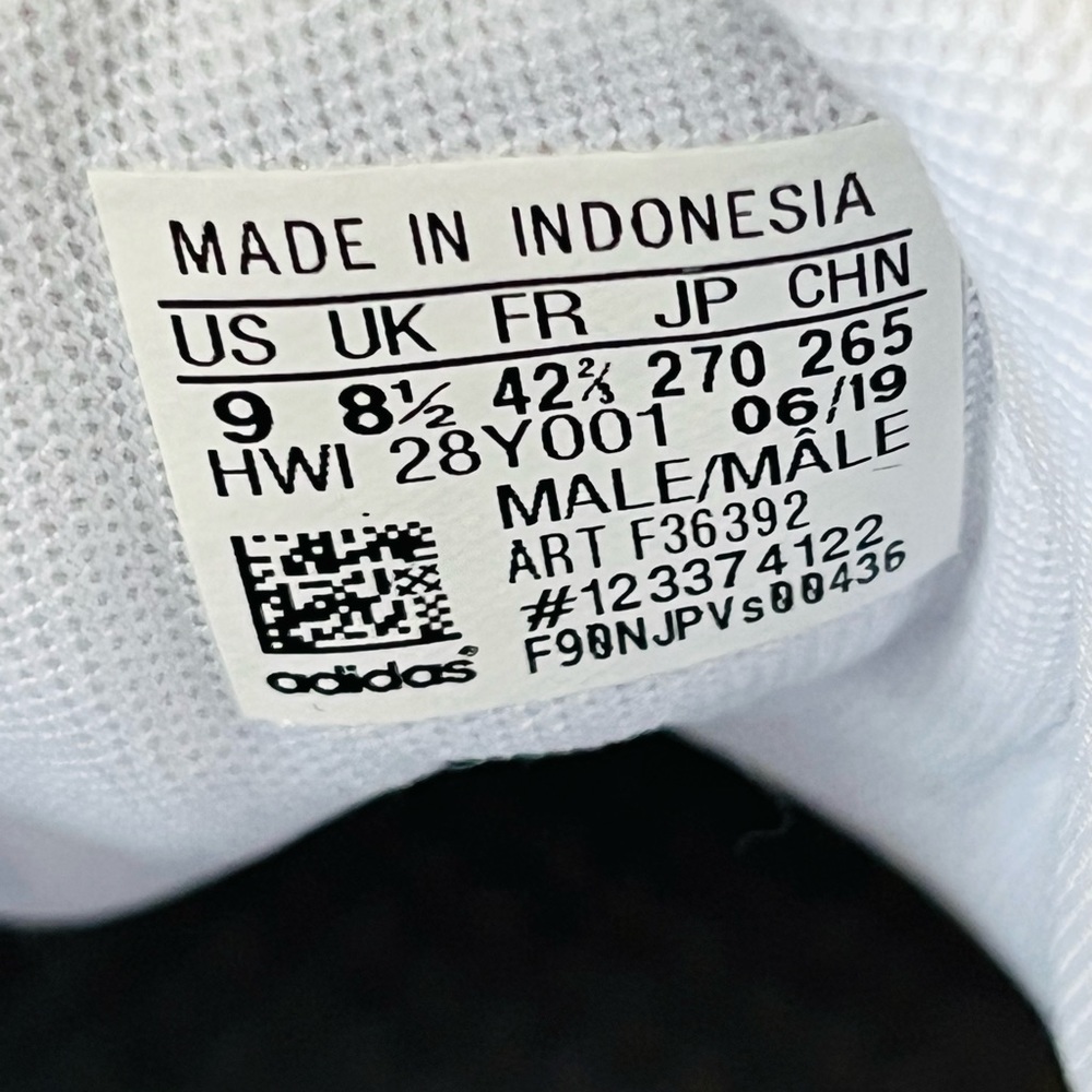 NWOT ADIDAS SNEAKERS - Picture 4 of 9